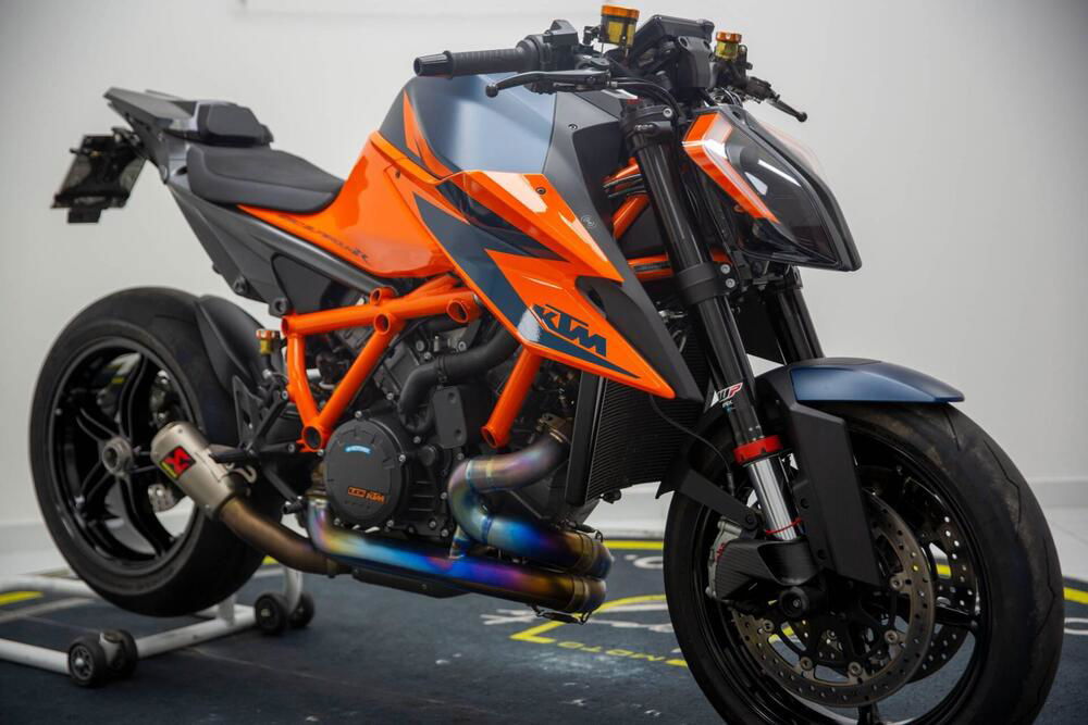 KTM 1290 Super Duke R (2020) (2)