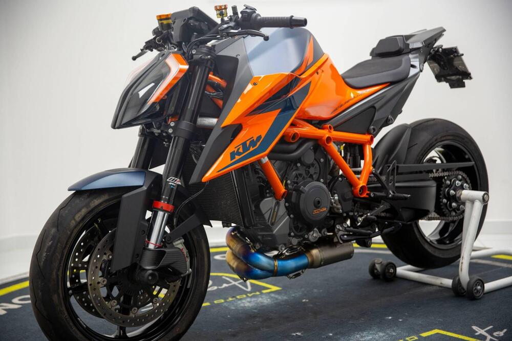 KTM 1290 Super Duke R (2020) (3)