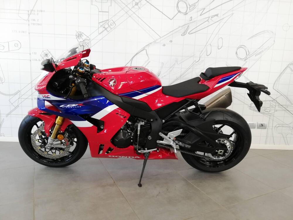 Honda CBR 1000 RR-R Fireblade SP (2024) (2)