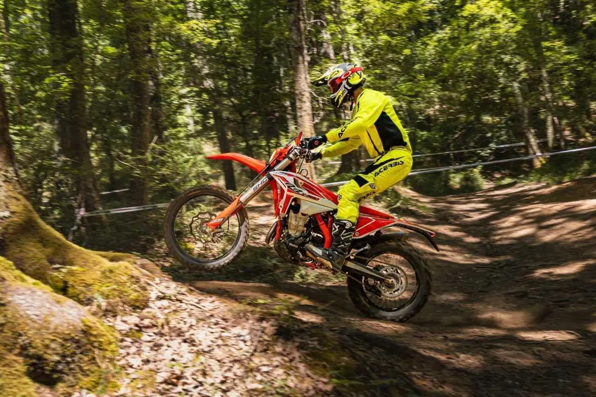 Enduro reinventato con la nuova gamma Beta RX Pro 2025 [VIDEO] (12)