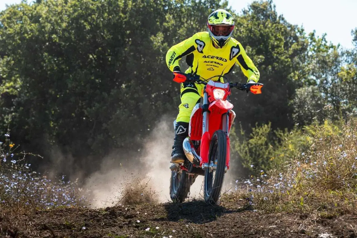 Enduro reinventato con la nuova gamma Beta RX Pro 2025 [VIDEO] (23)