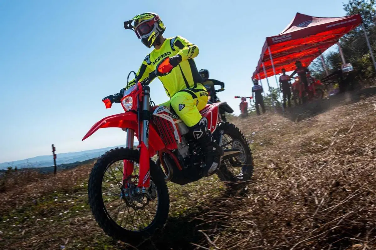 Enduro reinventato con la nuova gamma Beta RX Pro 2025 [VIDEO] (41)