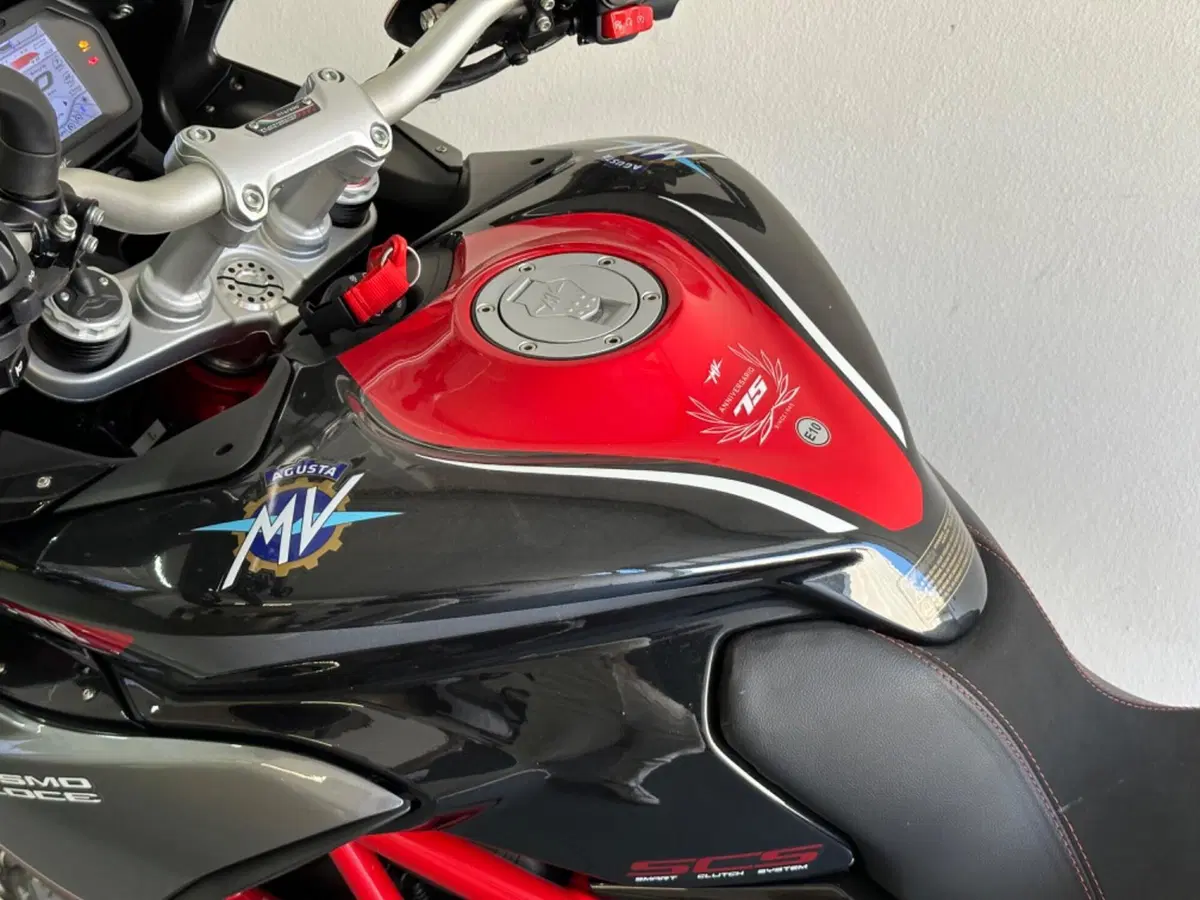 MV Agusta Turismo Veloce 800 RC SCS (2021 - 22) (10)