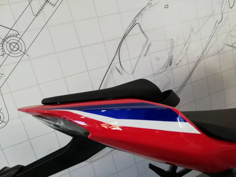Honda CBR 1000 RR-R Fireblade SP (2024 - 26) (15)