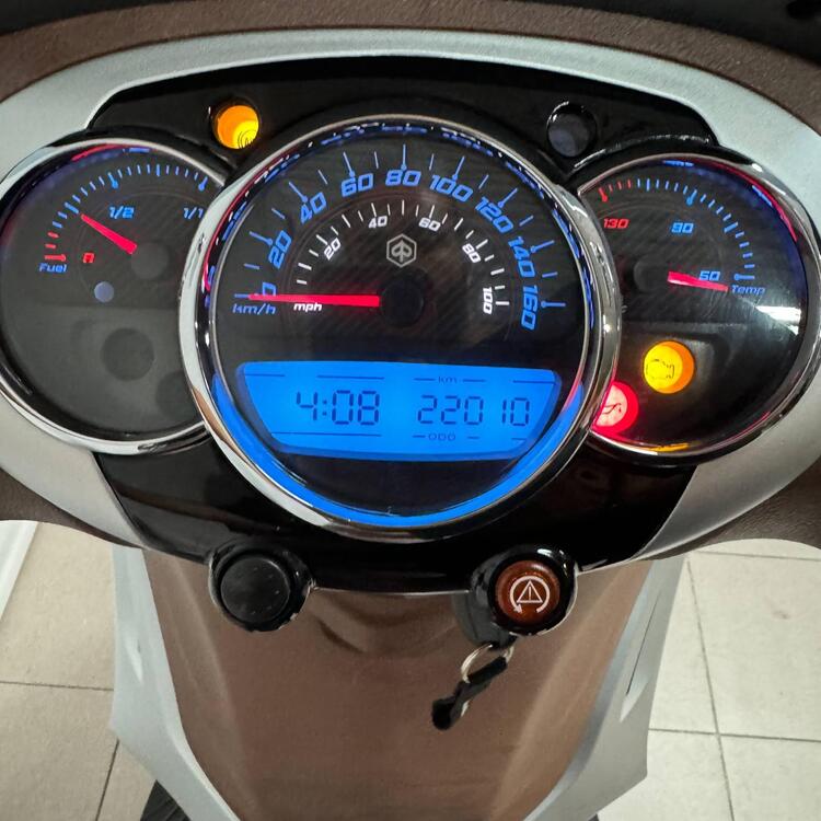 Piaggio Beverly 350 ABS (2016 - 20) (4)