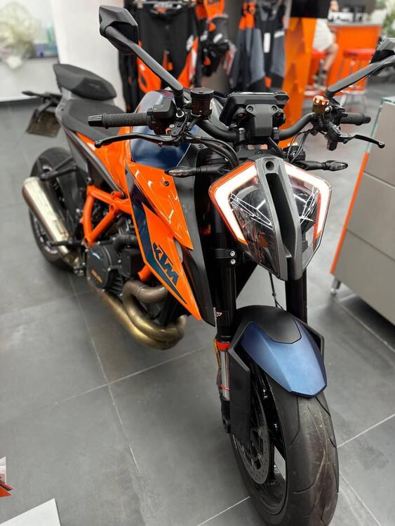 KTM 1290 Super Duke R (2021) (2)