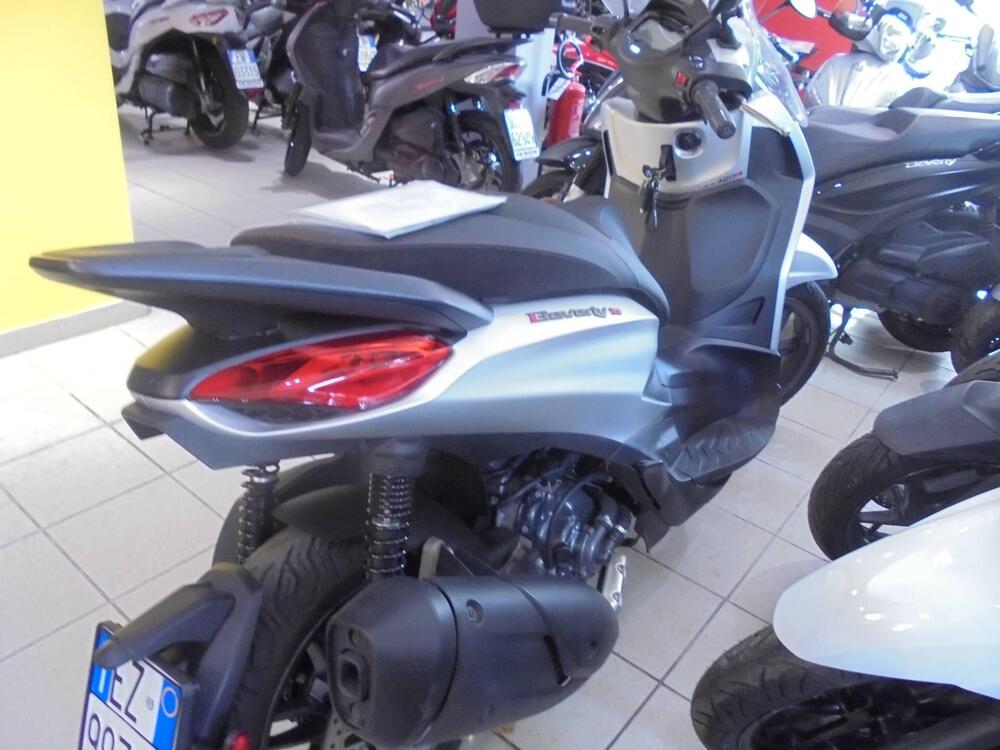 Piaggio Beverly 300 Hpe (2021) (2)