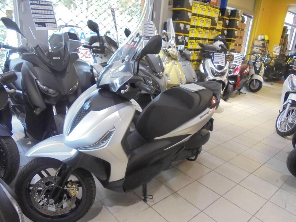 Piaggio Beverly 300 Hpe (2021) (4)