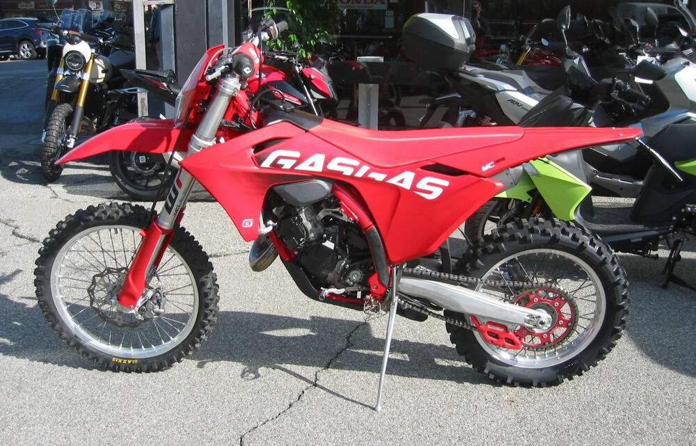 GASGAS MC 125 (2024) (2)