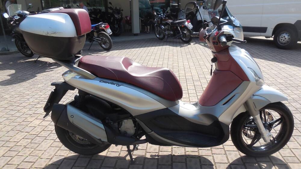 Piaggio Beverly 300 i.e. ABS-ASR (2016 - 20) (3)