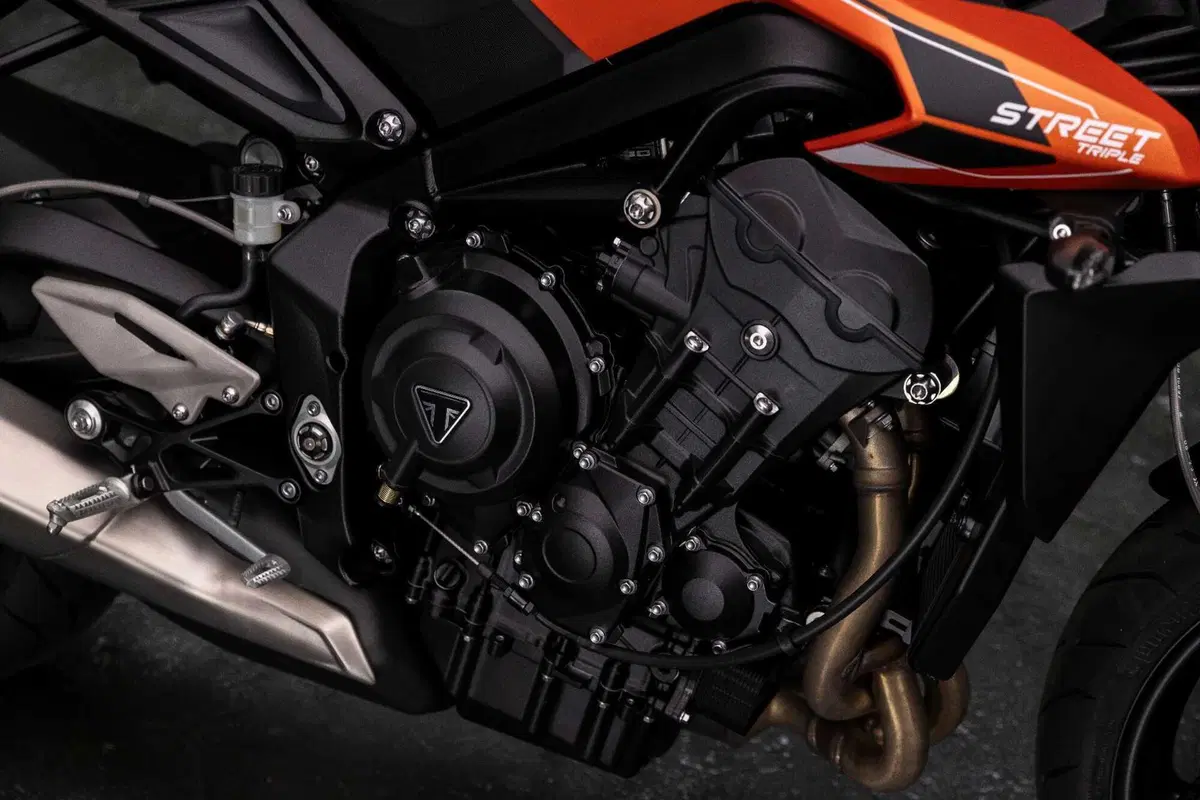 Novità Street Triple 765 R in versione patentati A2
