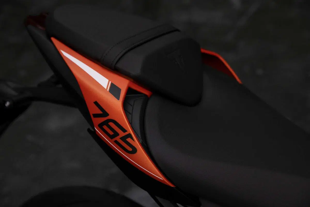 Novità Street Triple 765 R in versione patentati A2 (4)