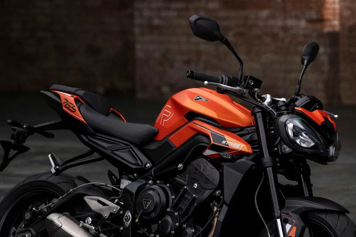 Novità Street Triple 765 R in versione patentati A2 (6)