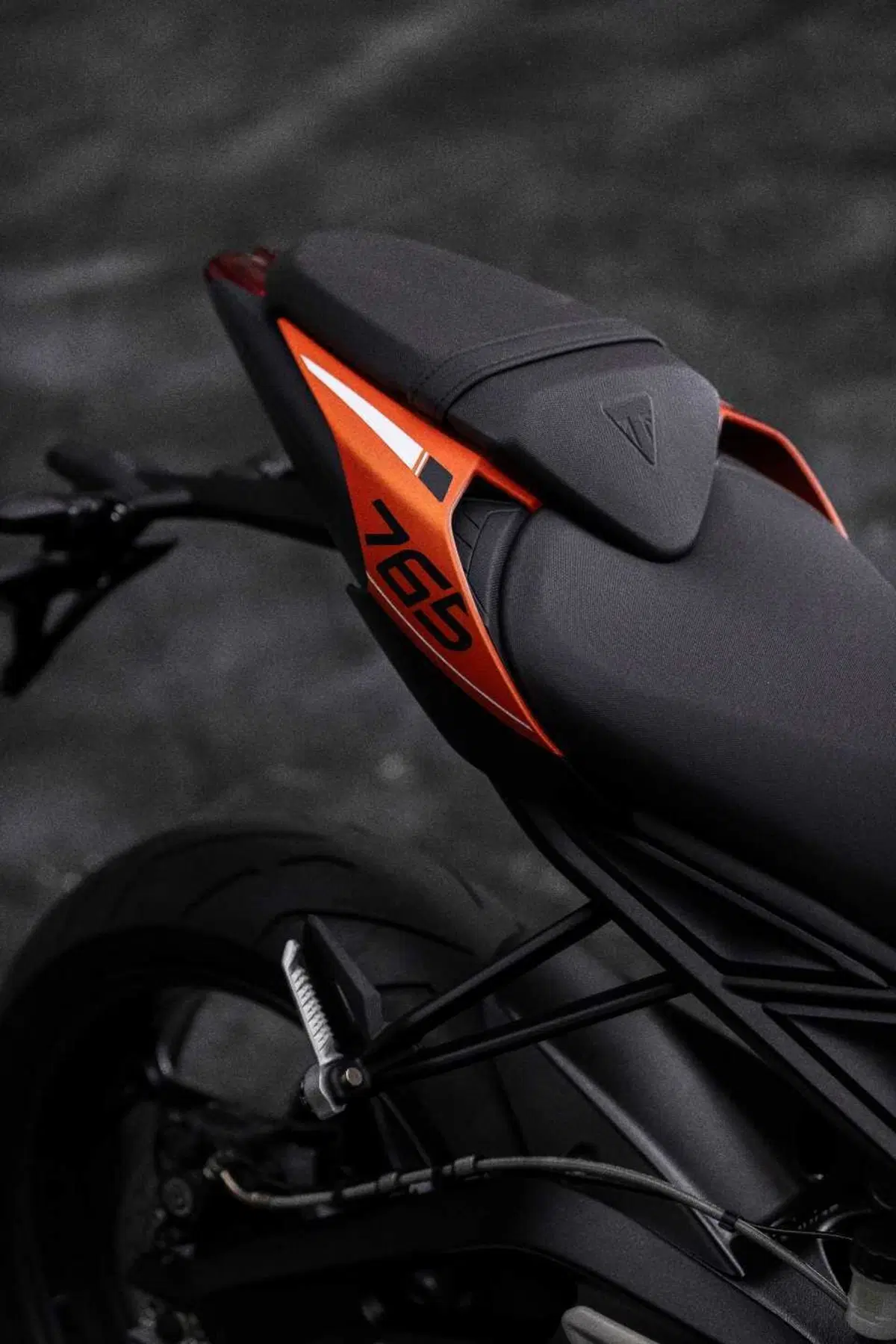 Novità Street Triple 765 R in versione patentati A2 (8)