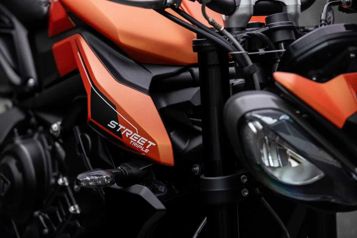 Novità Street Triple 765 R in versione patentati A2 (9)