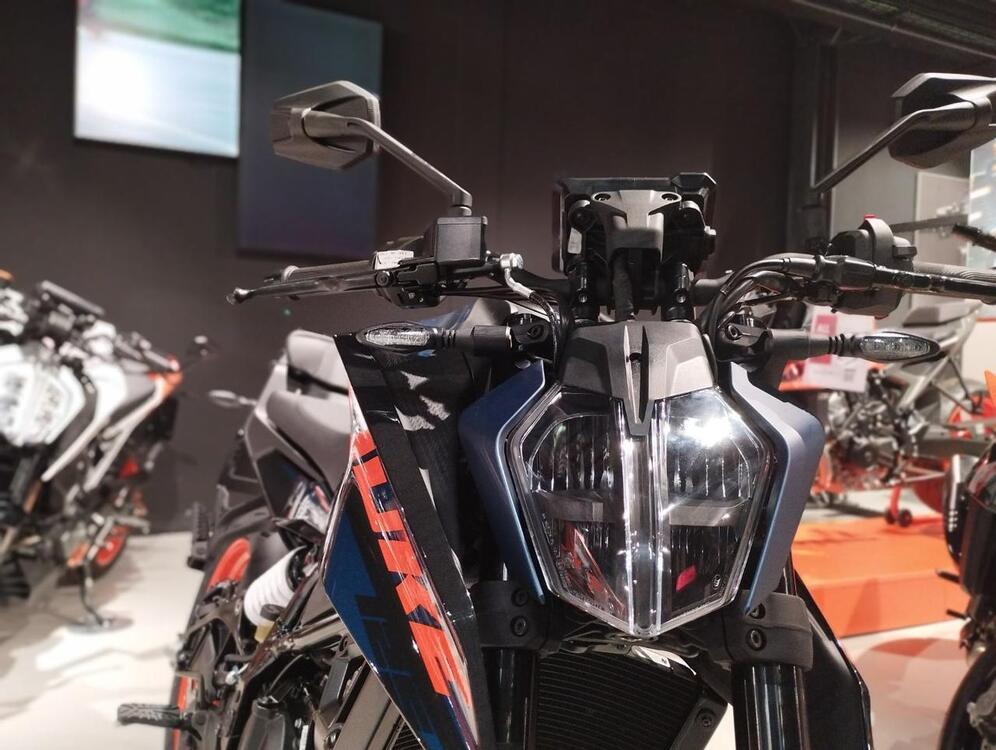 KTM 125 Duke (2024) (3)