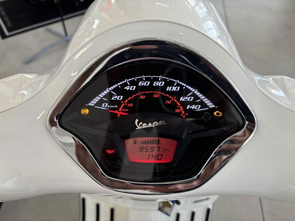 Vespa GTS 300 Super Hpe (2021 - 22) (2)