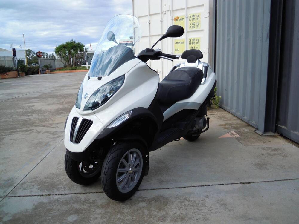 Piaggio MP3 300 (2010 - 11) (3)