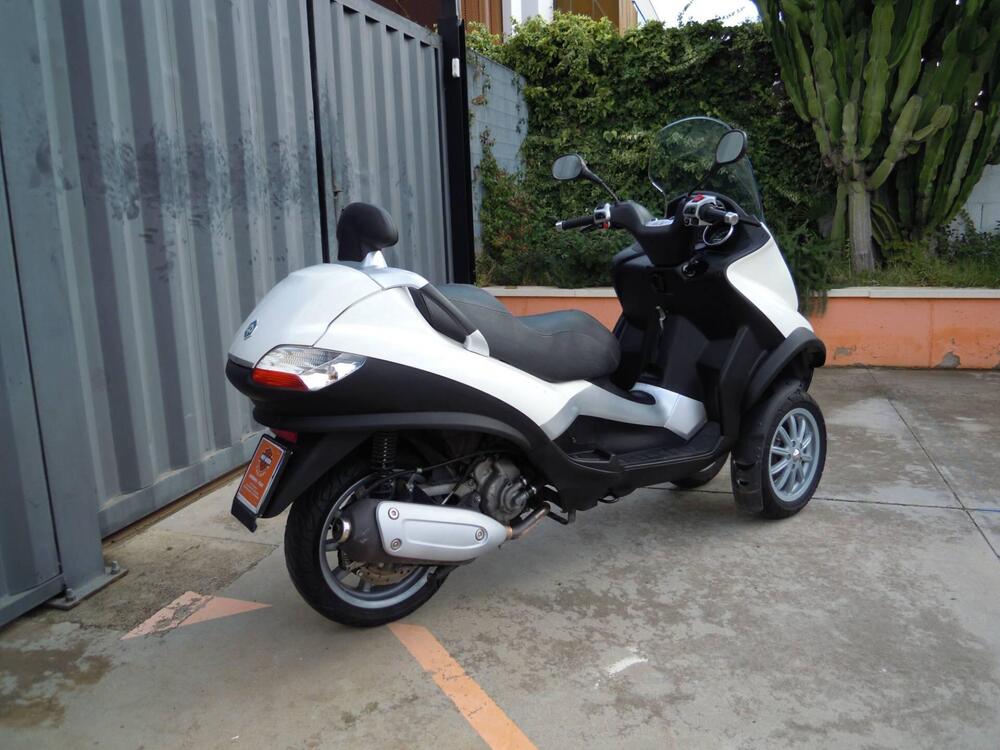 Piaggio MP3 300 (2010 - 11) (5)