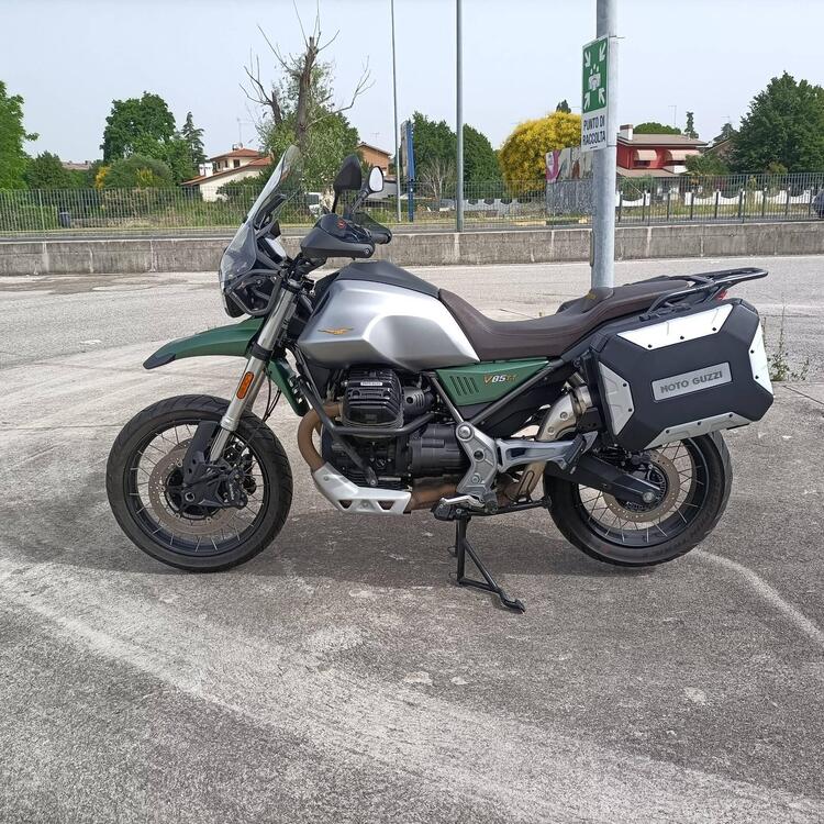 Moto Guzzi V85 TT Centenario (2021 - 22)