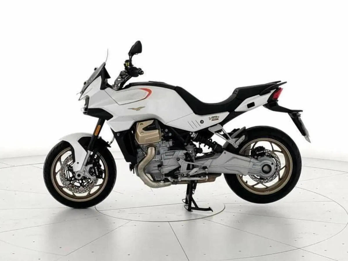 Moto Guzzi V100 Mandello (2022 - 24) (3)