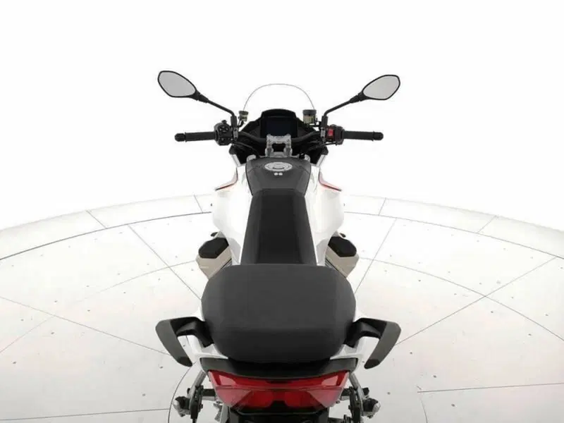 Moto Guzzi V100 Mandello (2022 - 24) (5)