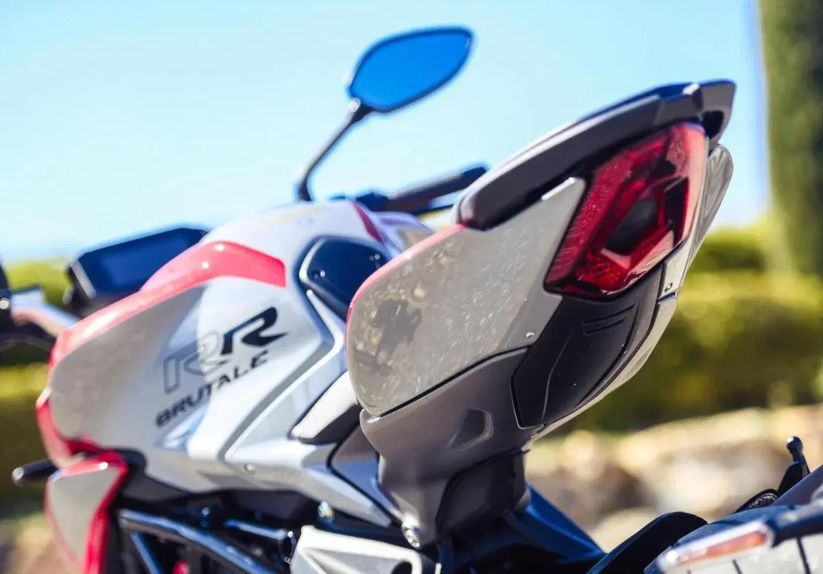 MV Agusta Brutale 800RR: Non si ferma all'aperitivo (5)