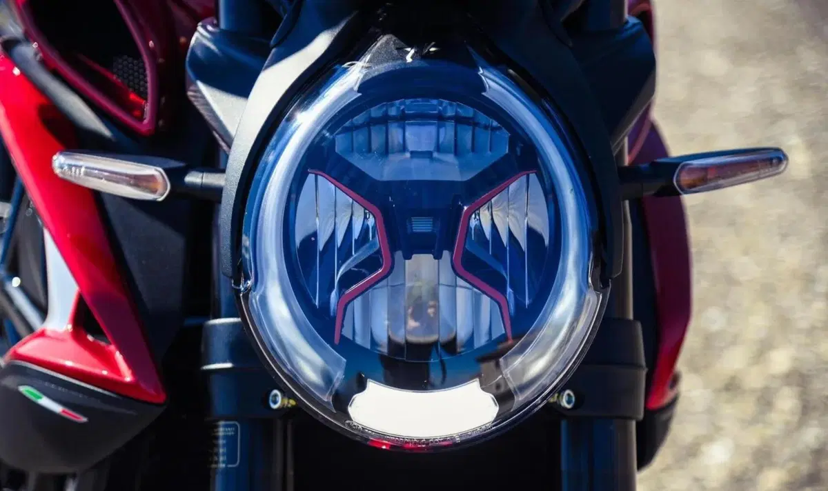 MV Agusta Brutale 800RR: Non si ferma all'aperitivo (11)