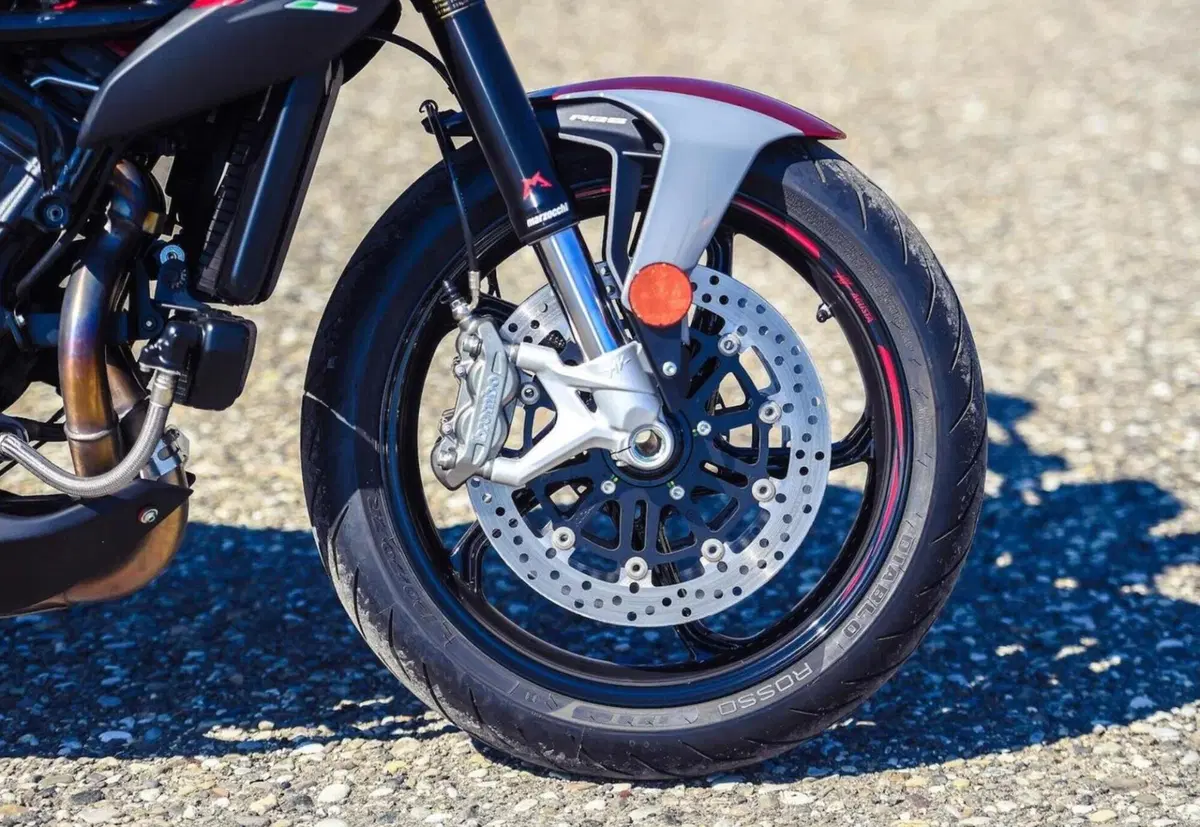 MV Agusta Brutale 800RR: Non si ferma all'aperitivo (12)