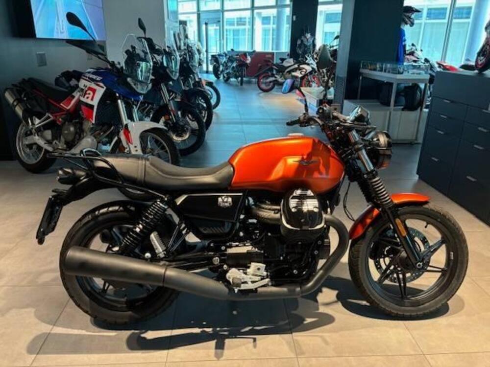 Moto Guzzi V7 Stone (2021 - 24)