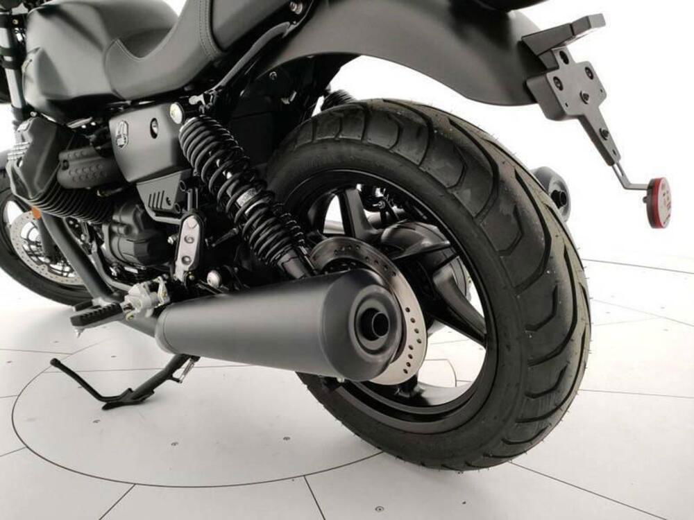 Moto Guzzi V7 Stone (2021 - 24) (2)