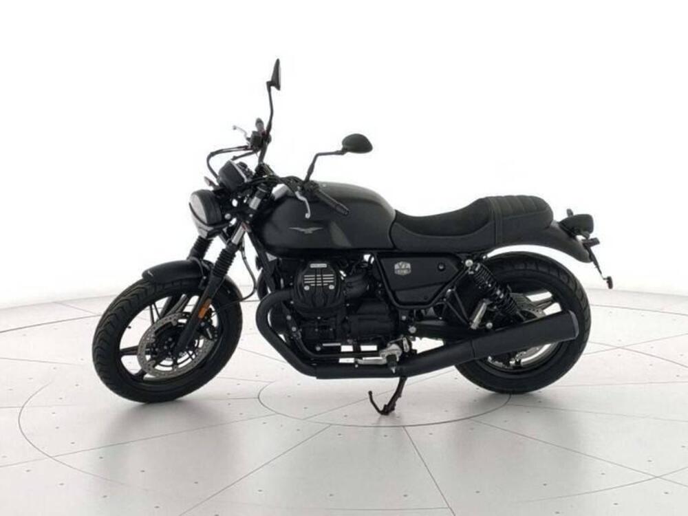 Moto Guzzi V7 Stone (2021 - 24) (4)