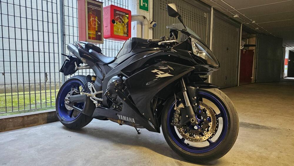 Yamaha YZF R1 (2007 - 08) (4)