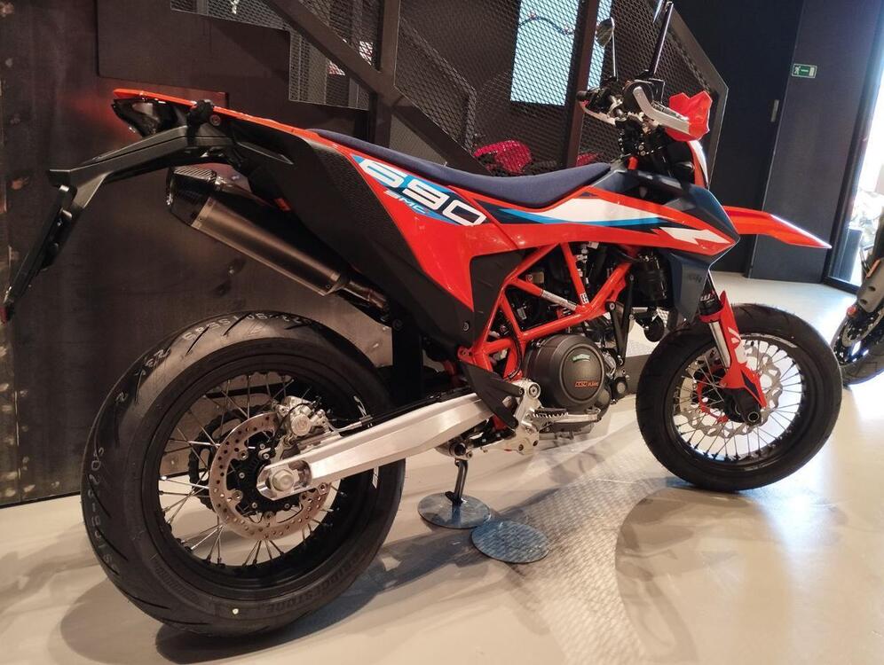 KTM 690 SMC R (2023 - 24) (4)