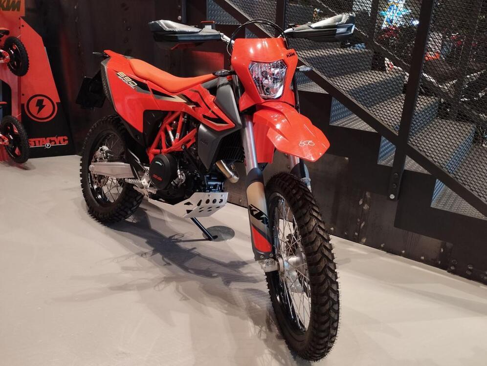 KTM 690 Enduro R (2022 - 24) (2)