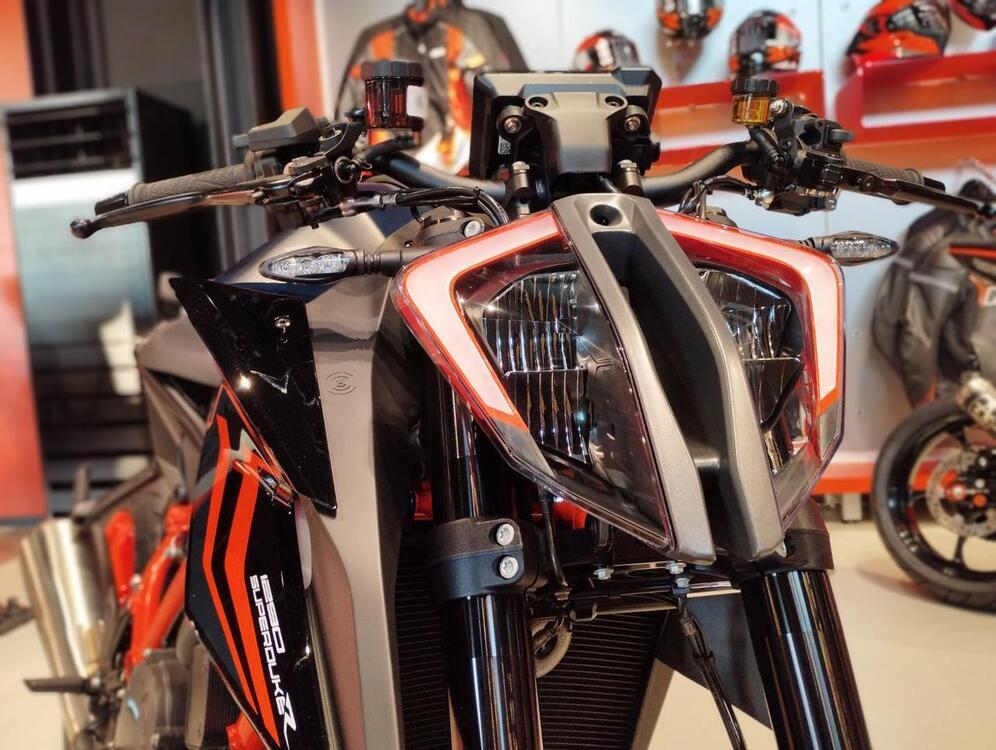 KTM 1290 Super Duke R Evo (2022 - 23) (3)