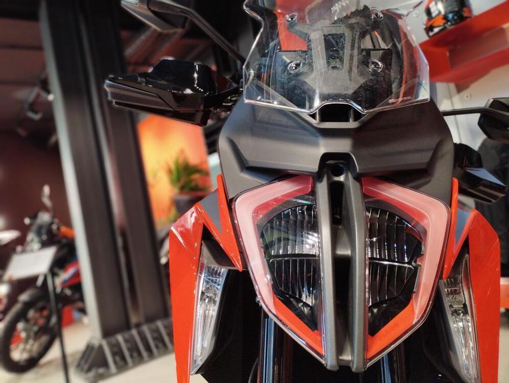 KTM 1290 Super Duke GT (2022 - 24) (3)