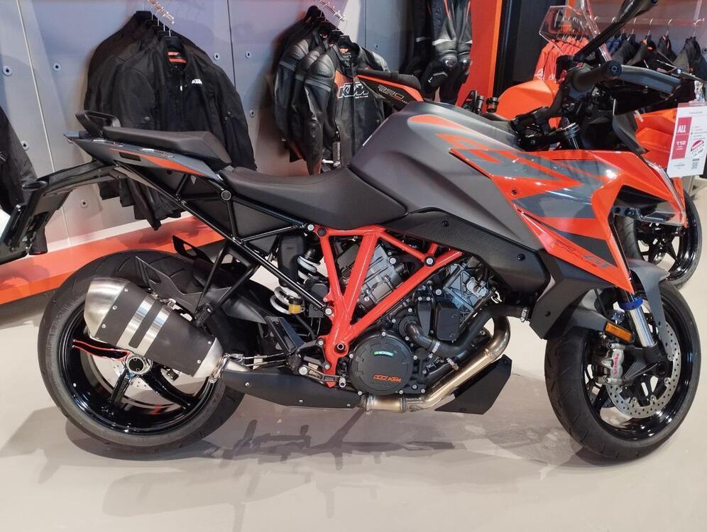 KTM 1290 Super Duke GT (2022 - 24) (2)