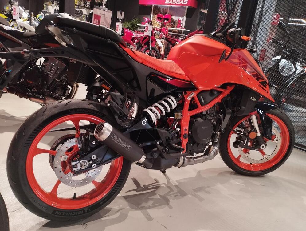 KTM 390 Duke (2024) (4)