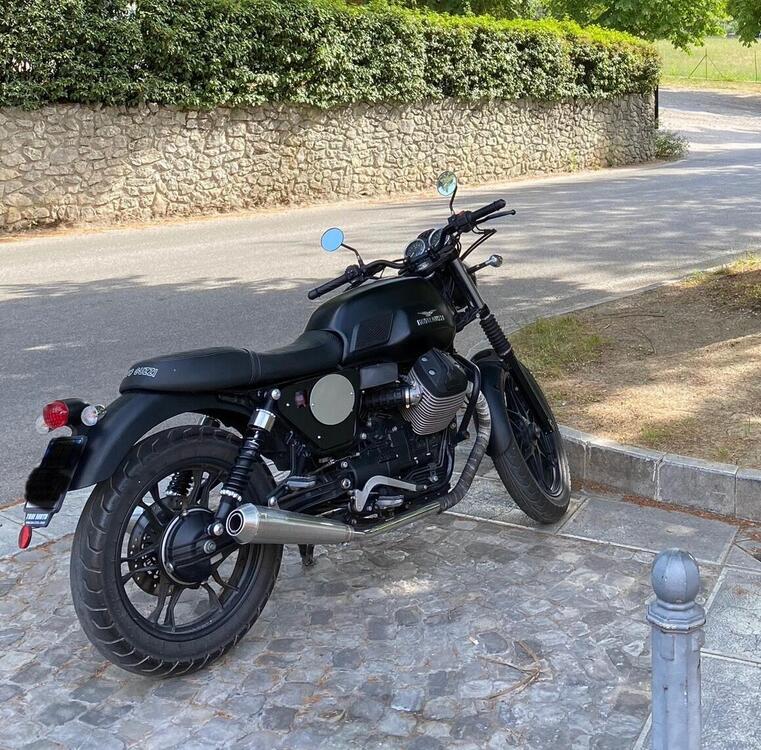 Moto Guzzi V7 II Stone (2015 - 17) (2)