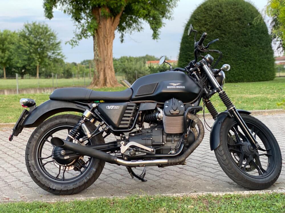 Moto Guzzi V7 II Stone (2015 - 17) (3)