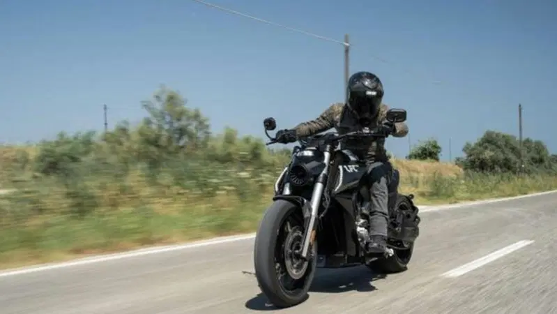Benda LFC 700: com'&egrave; guidare una cruiser, 4 cilindri con una gomma da SUV? La prova, Pro e Contro [GALLERY]
