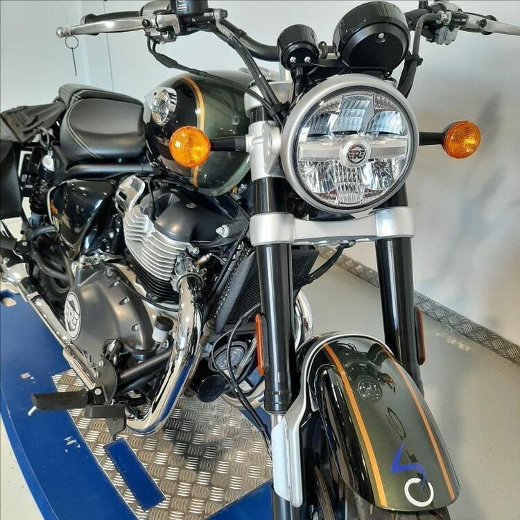 Royal Enfield Super Meteor 650 (2023 - 24) (4)