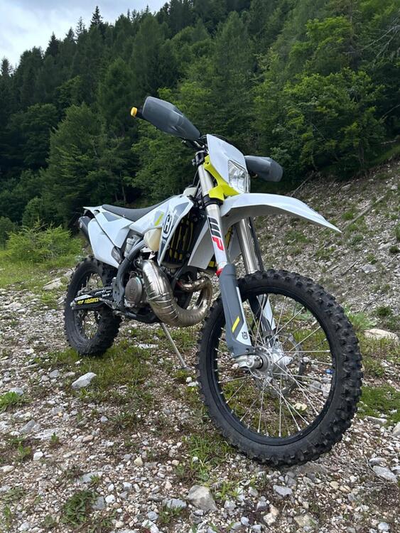 Husqvarna TE 250i (2022) (2)