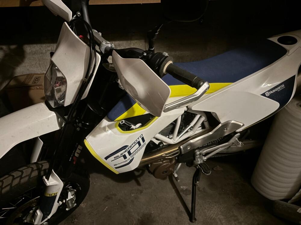 Husqvarna 701 Supermoto (2017 - 19)