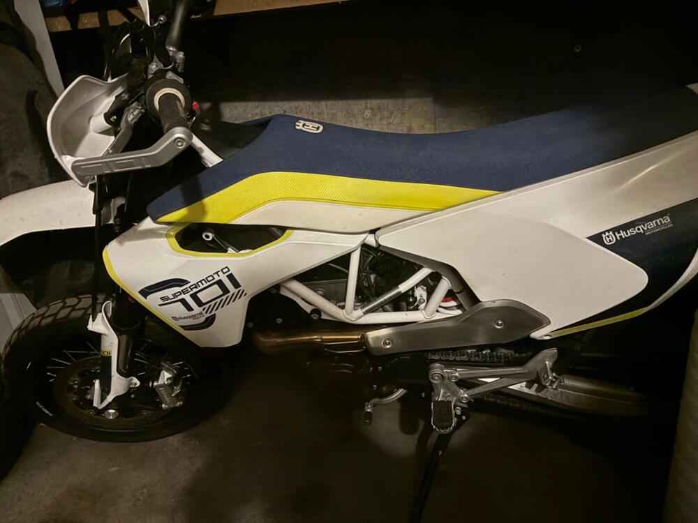 Husqvarna 701 Supermoto (2017 - 19) (3)