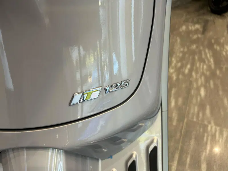 Vespa Primavera 125 Tech (2024 - 25) (3)