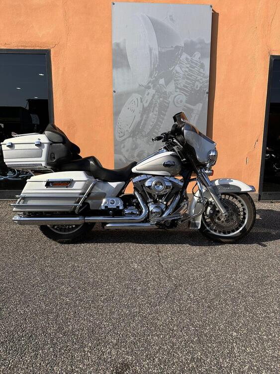 Harley-Davidson 1584 Electra Glide Ultra Classic (2008 - 13) - FLHTCU