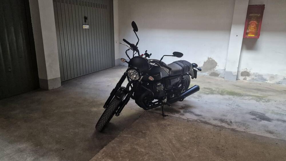 Moto Guzzi V7 III Stone (2017 - 20) (4)