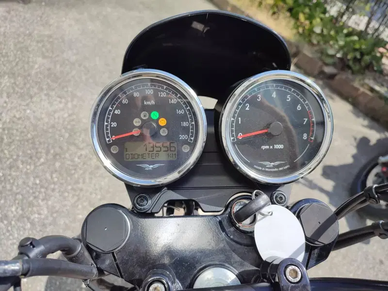 Moto Guzzi V7 III Special (2017 - 20) (3)